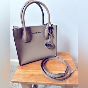 Michael Kors Mercer Medium Bag 
New